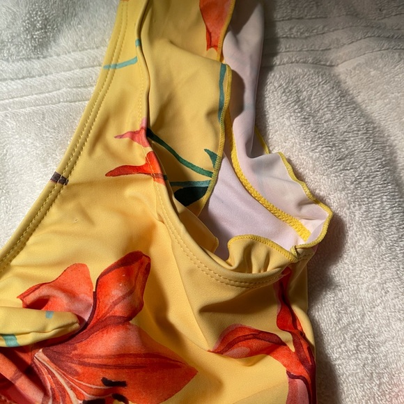 BEACHSISSI XL FLOWERED BATHING SUIT NWT - Picture 6 of 13